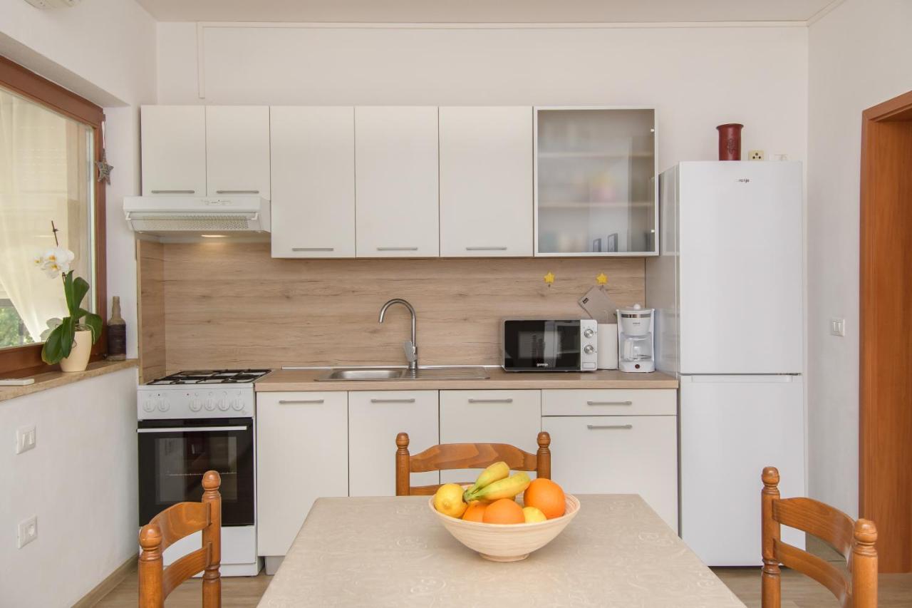 Apartman Alba Karigador Exterior photo